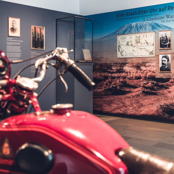 Ausstellung Eine Glashuetter Uhr auf Reisen 2