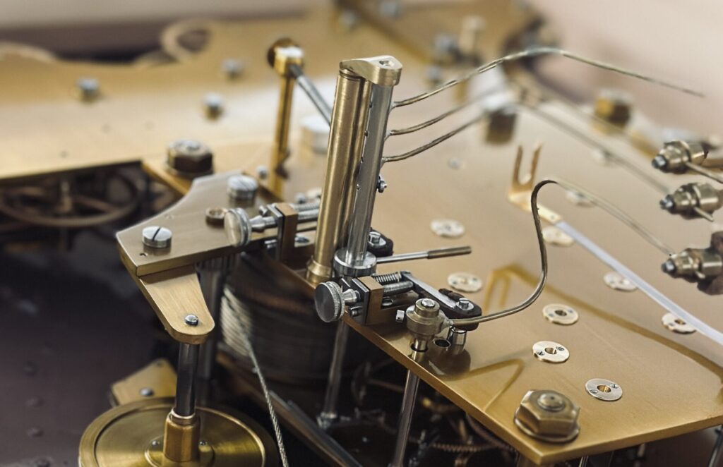 Ausbau des uhrwerkes astronomische Kunstuhr